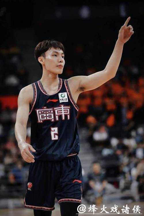 徐杰神勇！本土核心力压外援，广东德比险胜广州