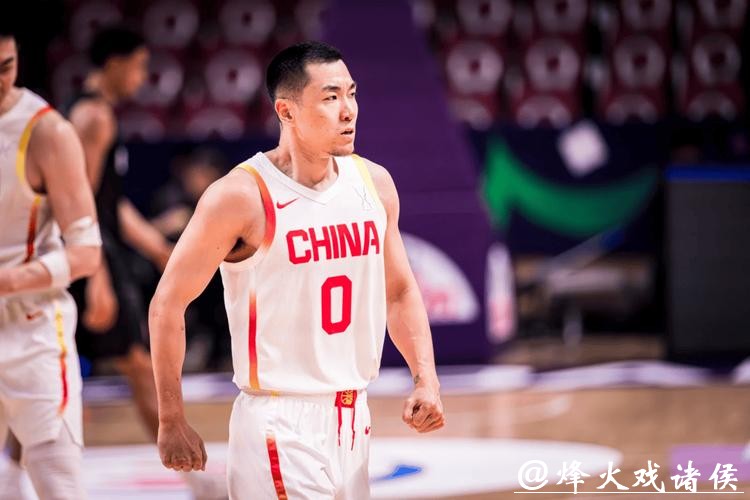 辽鲁大战即将打响!山东男篮全力备战,高诗岩30岁生日获球迷热烈支持 辽鲁大战即将打响!山东男篮全力备战,高诗岩30岁生日获球迷热烈支持