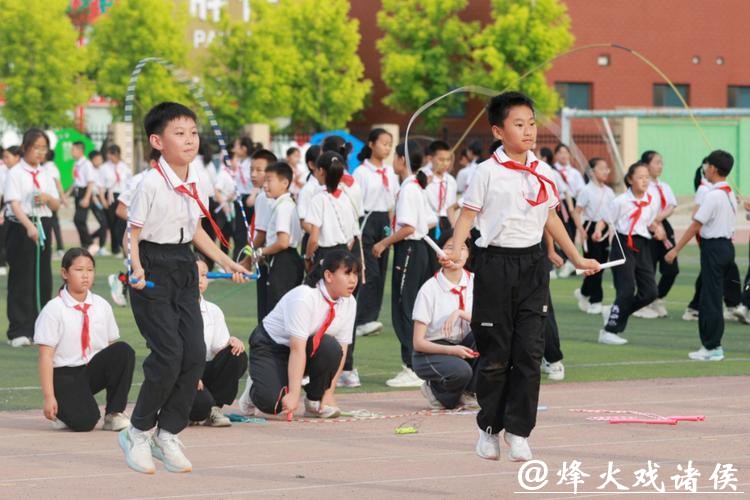 河北内丘:绳舞飞扬 快乐成长 河北内丘:绳舞飞扬 快乐成长